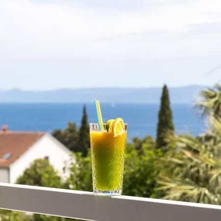 Holiday In Bol **** Yellow Buitenkant foto